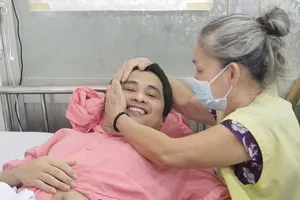 Video: Xuất viện sau 11 năm nằm viện