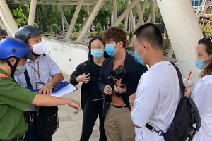 Video: Xử phạt 12 triệu đồng 6 người không đeo khẩu trang