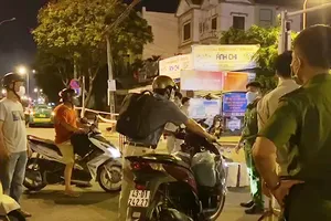 Video: Đà Nẵng xuyên đêm truy vết COVID-19 