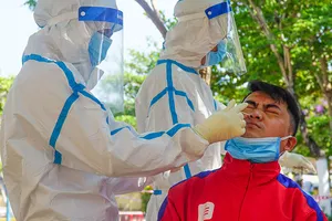 Video: Xét nghiệm COVID-19 cho 1.000 tài xế công nghệ