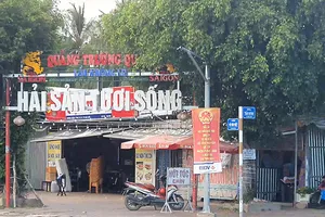 Video: ‘Nhà đinh’ chắn giữa đường ở TP Bạc Liêu