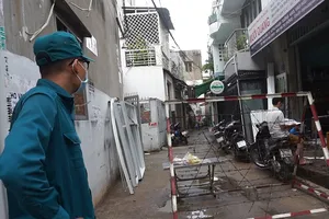 Video: Phong tỏa nhiều nơi do 25 ca dương tính COVID-19