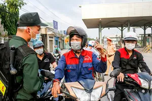 Người dân quay về khi đến các chốt kiểm dịch ở Đồng Nai