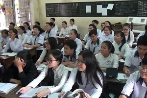 Video: Phụ huynh ở TP.HCM mong trường tư không tăng học phí