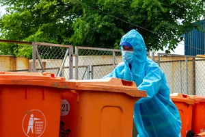 Video: Công nhân vệ sinh - Những chiến sĩ thầm lặng giữa tâm dịch COVID-19