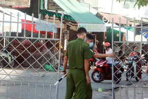 Video: Cần Thơ phong tỏa một phần chợ Tân An để phòng dịch COVID-19