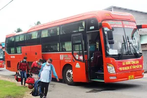 Video: 770 công dân Bến Tre từ TP.HCM về quê tránh dịch