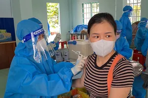 Video: Người dân Bình Dương hồ hởi đi tiêm vaccine Vero Cell