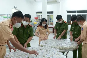 Video: ‘Bếp đêm chiến sĩ’ hỗ trợ hàng nghìn suất ăn cho tuyến đầu chống dịch