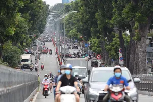 Video: Dạo quanh TP.HCM ngày đầu người dân đi làm trở lại