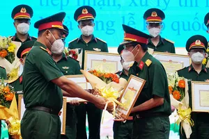 Video: Tâm sự nhói lòng của người lính mất người thân trong quá trình chống dịch