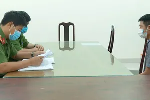 Video: Khởi tố đối tượng nhận hối lộ, tiếp tay cho lâm tặc phá rừng