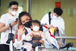 Video: Sau 2 năm, Việt Nam đón đoàn khách quốc tế đầu tiên đến du lịch