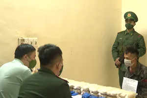 Video: Bắt giữ đối tượng vận chuyển 120.000 viên ma túy tổng hợp