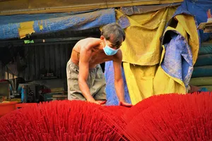 Video: Những ngày cuối năm tại làng nhang trăm tuổi ở TP.HCM