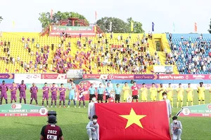 Video: Không khí náo nhiệt của trận bóng đầu tiên tại giải V-League 2022