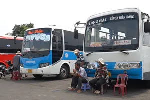 Giá xăng dầu tăng mức kỷ lục, nhiều chủ xe khách tính chuyện tạm nghỉ