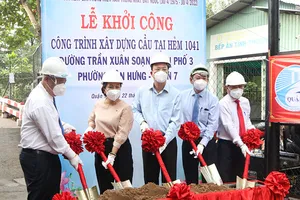 Người dân quận 7 vui mừng khi khởi công cầu, mở rộng hẻm