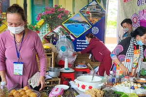 Video: Hàng trăm món bánh dân gian tụ hội tại Cần Thơ