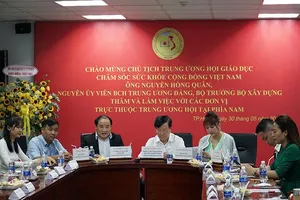 Trao quyết định và ra mắt nhân sự mới cho trung tâm chuyên hỗ trợ trẻ em tự kỷ