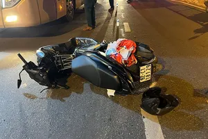 Tai nạn giữa xe máy và xe khách, một cô gái tử vong khi đang đi làm về