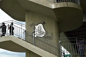 Video: Khánh thành mới 3 tháng, cầu Thủ Thiêm 2 đã bị bôi bẩn, vẽ bậy