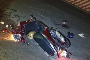 Sụp hố sâu trên đường, 1 người bị container cán tử vong