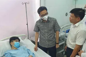 Video: Phó Thủ tướng Vũ Đức Đam thăm các nạn nhân trong vụ cháy quán karaoke ở Bình Dương