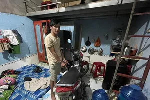 Video: Bắt đối tượng đột nhập nhà dân, lấy trộm nhiều tài sản