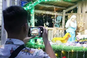 Video: Xóm đạo lớn nhất TP.HCM lộng lẫy trước thềm Giáng sinh