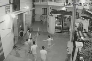 Chủ trọ đóng cổng, tóm gọn hai thanh niên trộm xe máy