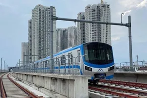 Video: Ngày mai, metro số 1 chạy thử đoạn trên cao