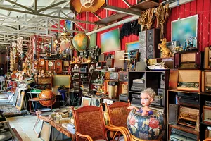 Sài Gòn và những món hàng độc