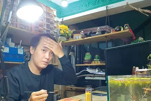 Mới, lạ nghề chạm khắc trên da