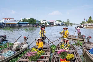 Đón Tết trên sông: Độc đáo và hấp dẫn