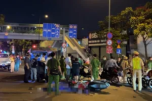 Video: Hai xe máy va chạm giữa giao lộ, một người chết