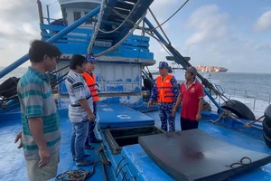 Video: Tạm giữ tàu chở 60.000 lít dầu DO không rõ nguồn gốc