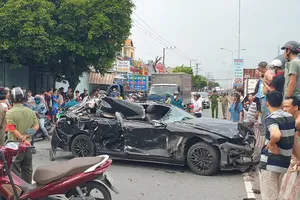 Ô tô ‘càn quét’ hàng loạt phương tiện ở Bình Dương