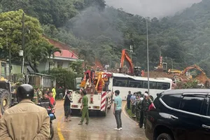 Sạt lở vùi lấp nhiều người của chốt CSGT đèo Bảo Lộc