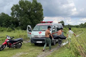 Video: Phát hiện một thi thể nữ giới dưới sông Rạch Chiếc