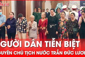 Người dân tiễn biệt nguyên Chủ tịch nước Trần Đức Lương tại Hội trường Thống Nhất