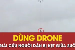 Kịch tính cảnh drone giải cứu người dân bị kẹt giữa suối