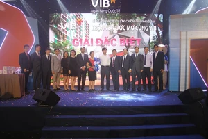 Khách hàng của VIB trúng xe BMW và căn hộ cao cấp