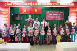 Agribank trao 1.500 phần quà đến các nông hộ nghèo