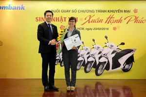 Sacombank trao thưởng cho 655 khách hàng may mắn 