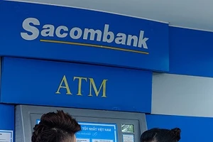 Sacombank tiếp nhận yêu cầu giao dịch trên ATM