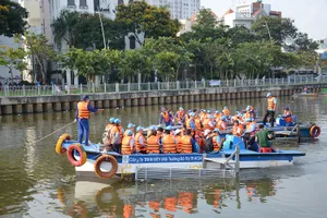 Hơn 400 bạn trẻ ra quân Điểm đến xanh