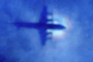 Nghi vấn: ‘Hải quân Mỹ bắn hạ máy bay MH370 của Malaysia’