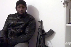 Khủng bố thảm sát Charlie Hebdo mua súng ở đâu?