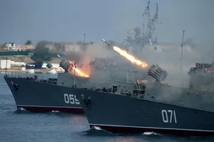 Hạm đội Nga lùng sục tàu ngầm kẻ địch vùng biển Đen